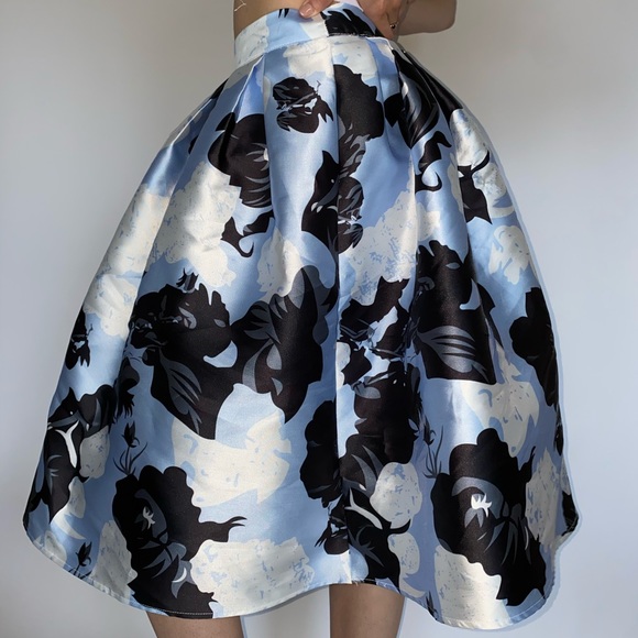 Floral Pleated Bubble Skirt - Picture 2 of 3
